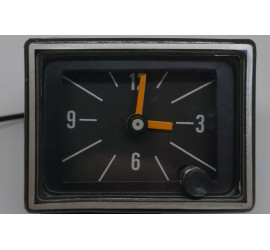Horloge 6 V et 12 V Fond noir / tour chrome / aiguille orange